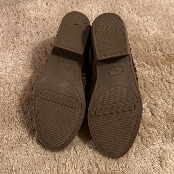 Size 7 booties - Picture 4 of 4